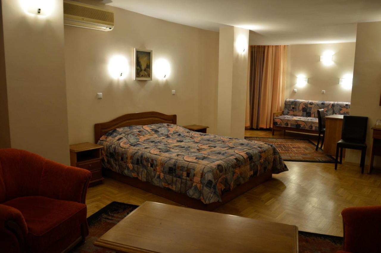 Hotel Drama Burgas Stad Buitenkant foto
